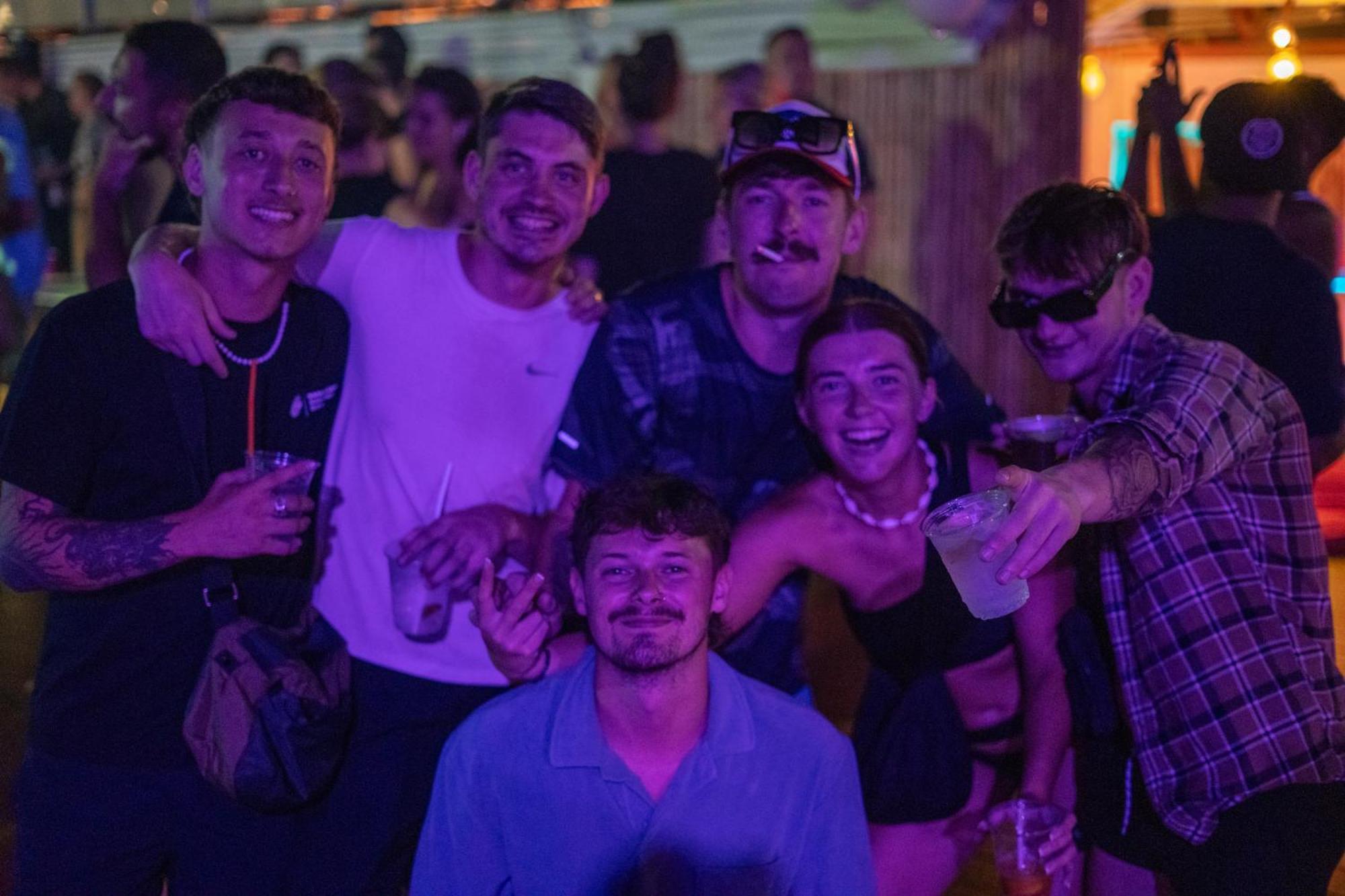 Base Party Hostel Ao Nang Екстериор снимка