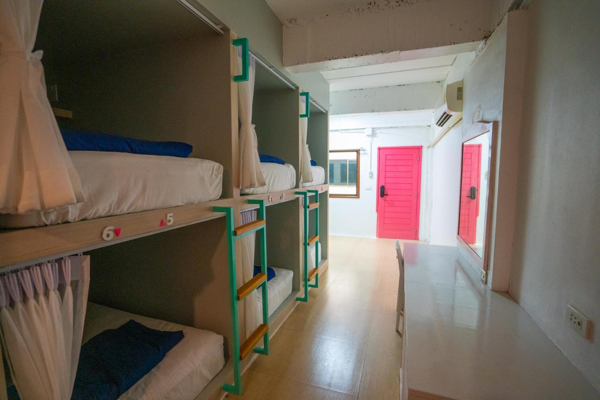Base Party Hostel Ao Nang Екстериор снимка