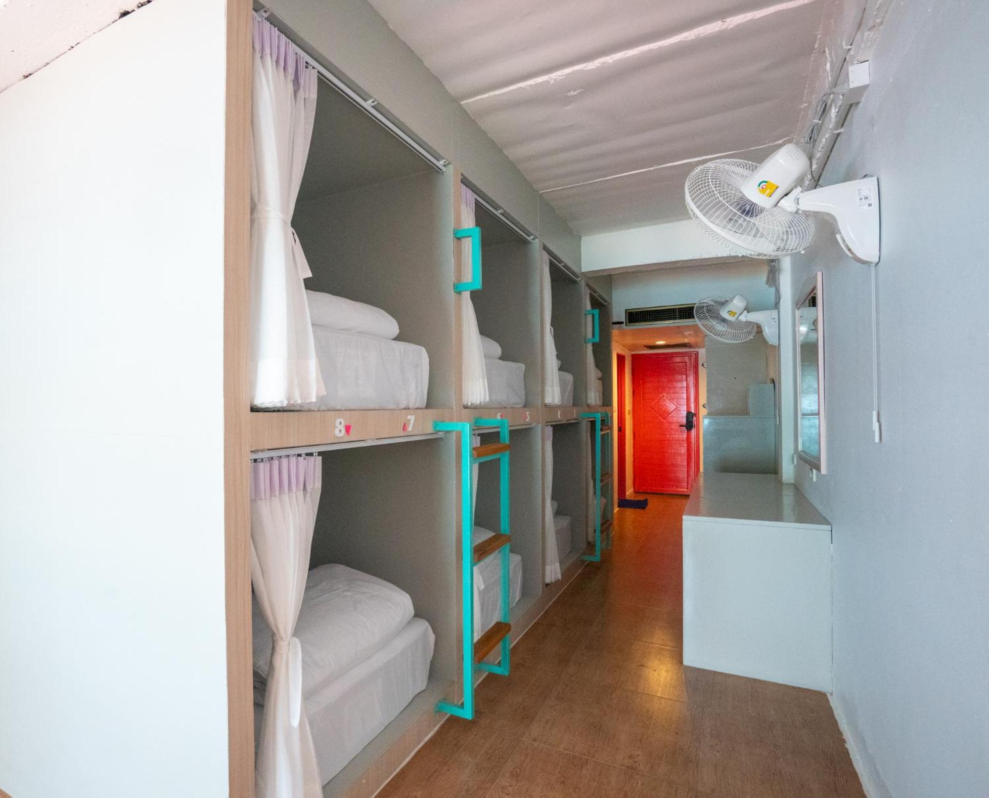 Base Party Hostel Ao Nang Екстериор снимка