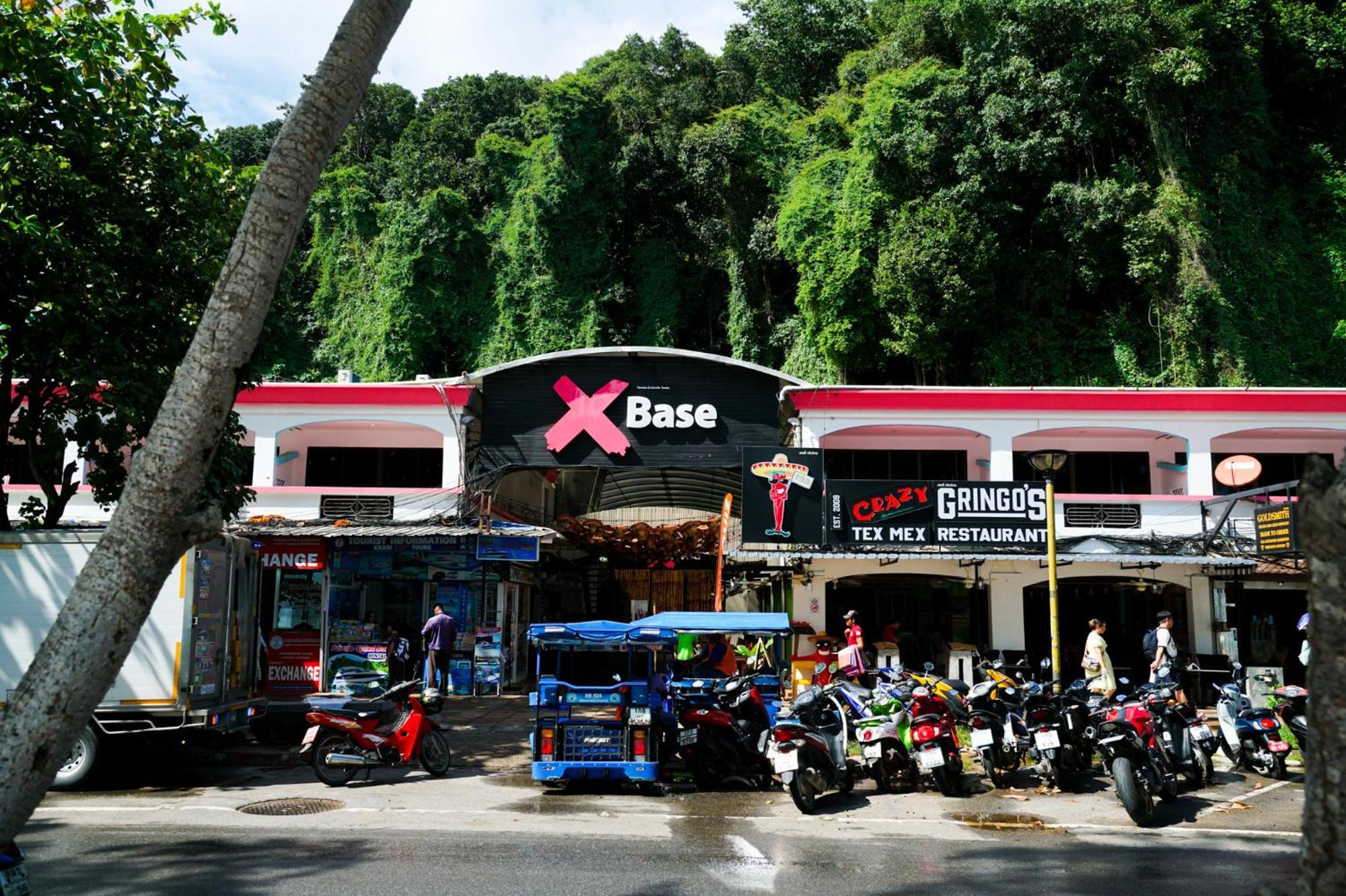 Base Party Hostel Ao Nang Екстериор снимка