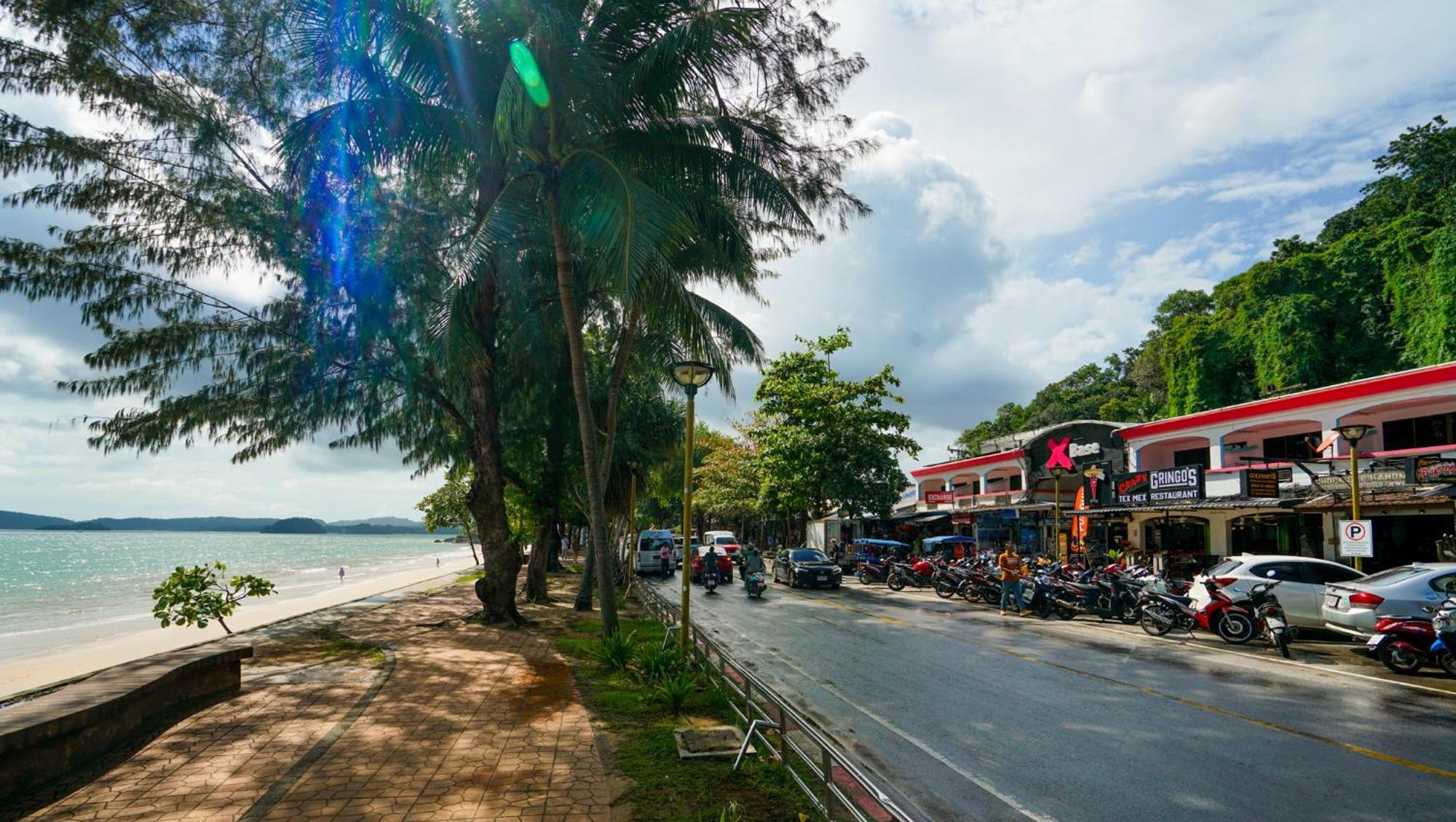Base Party Hostel Ao Nang Екстериор снимка