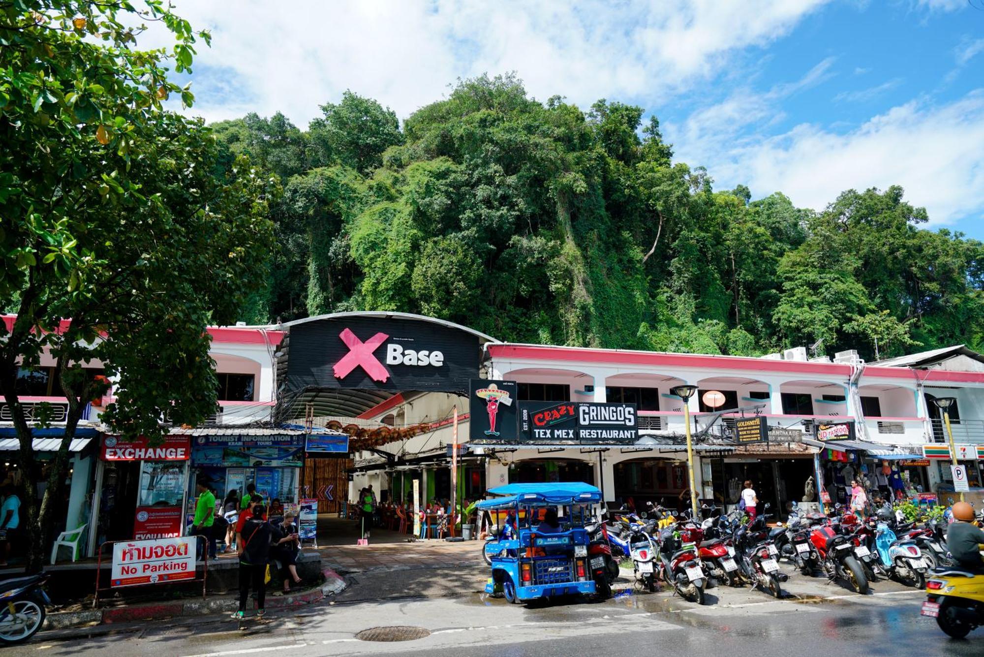 Base Party Hostel Ao Nang Екстериор снимка