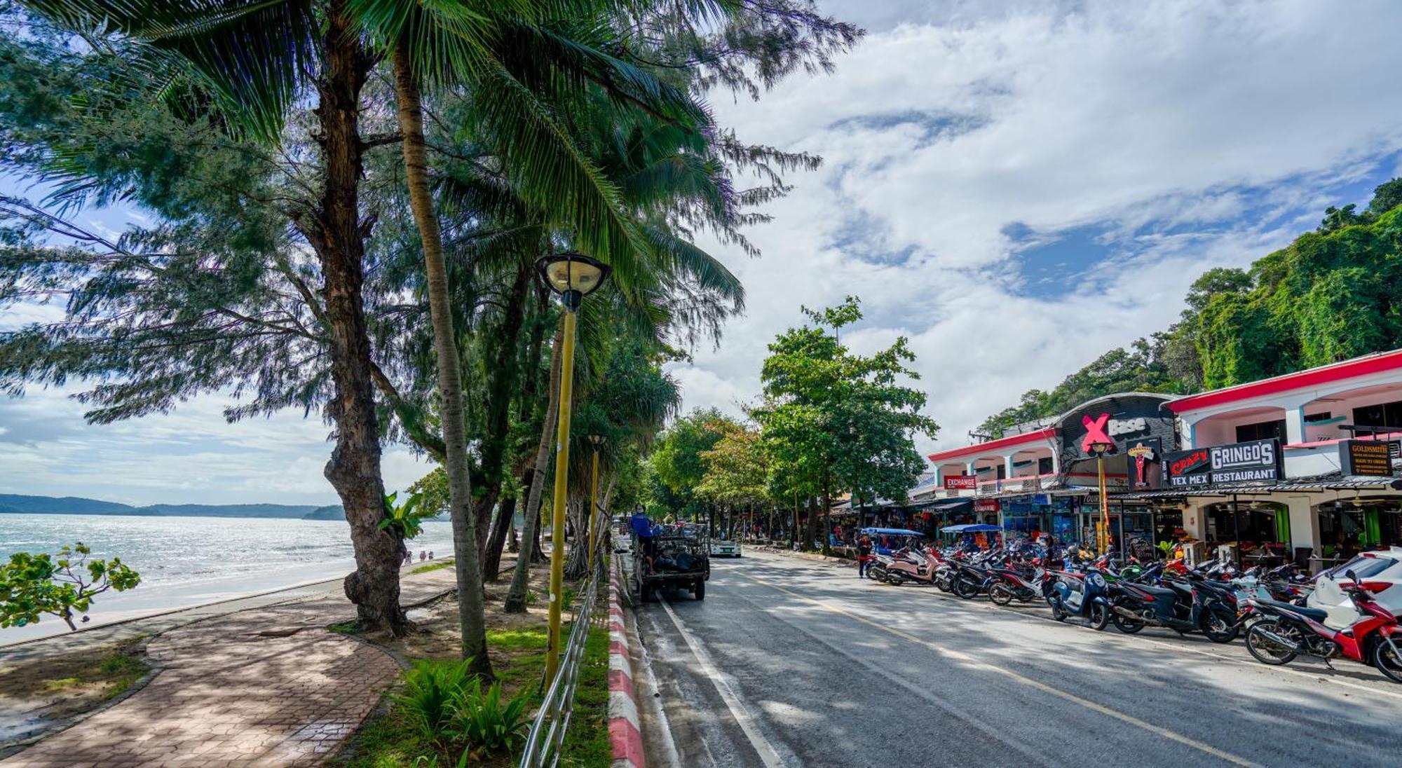 Base Party Hostel Ao Nang Екстериор снимка
